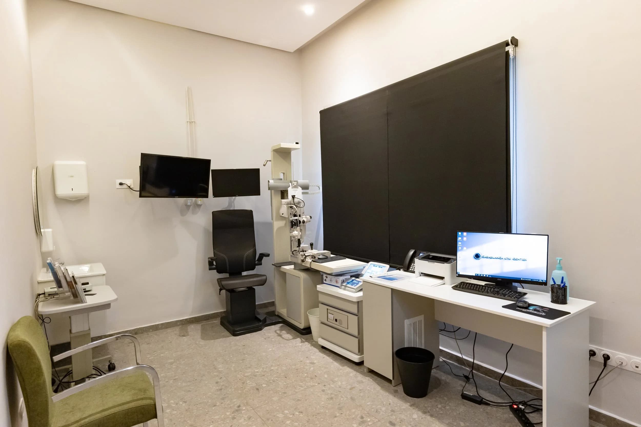 Salle d’examen équipée du Casablanca Eye Center